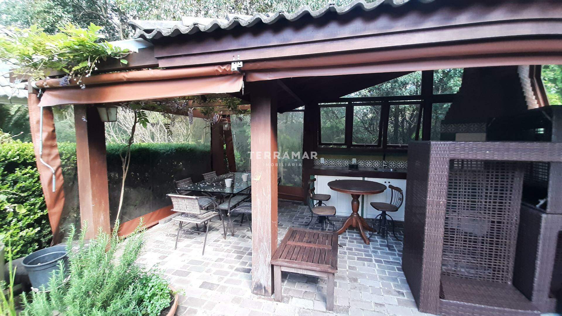 Casa em condomínio à venda no Centro: 