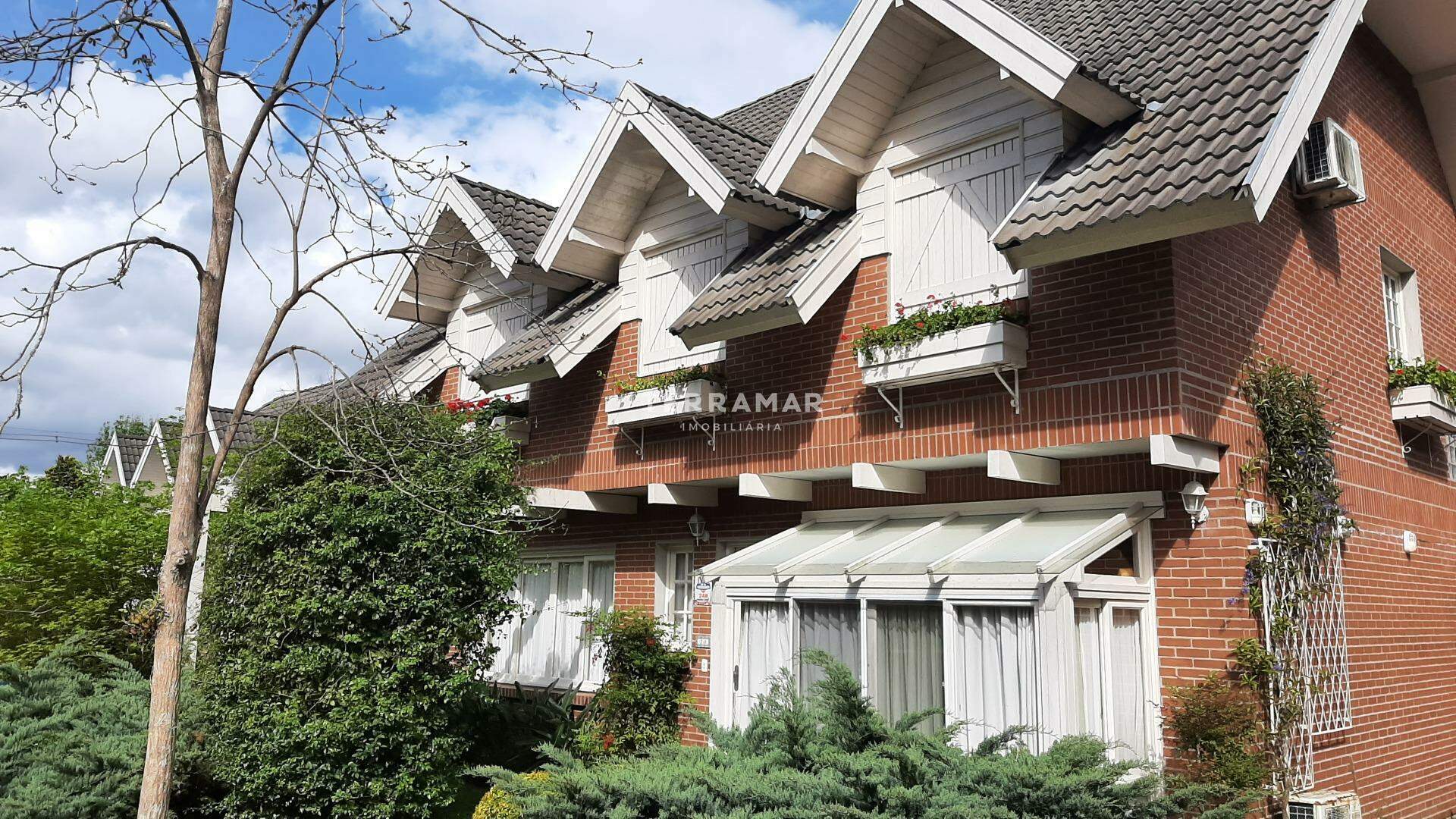 Casa em condomínio à venda no Centro: 