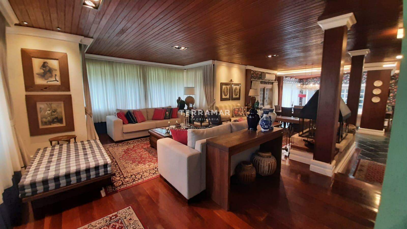 Casa em condomínio à venda no Centro: 