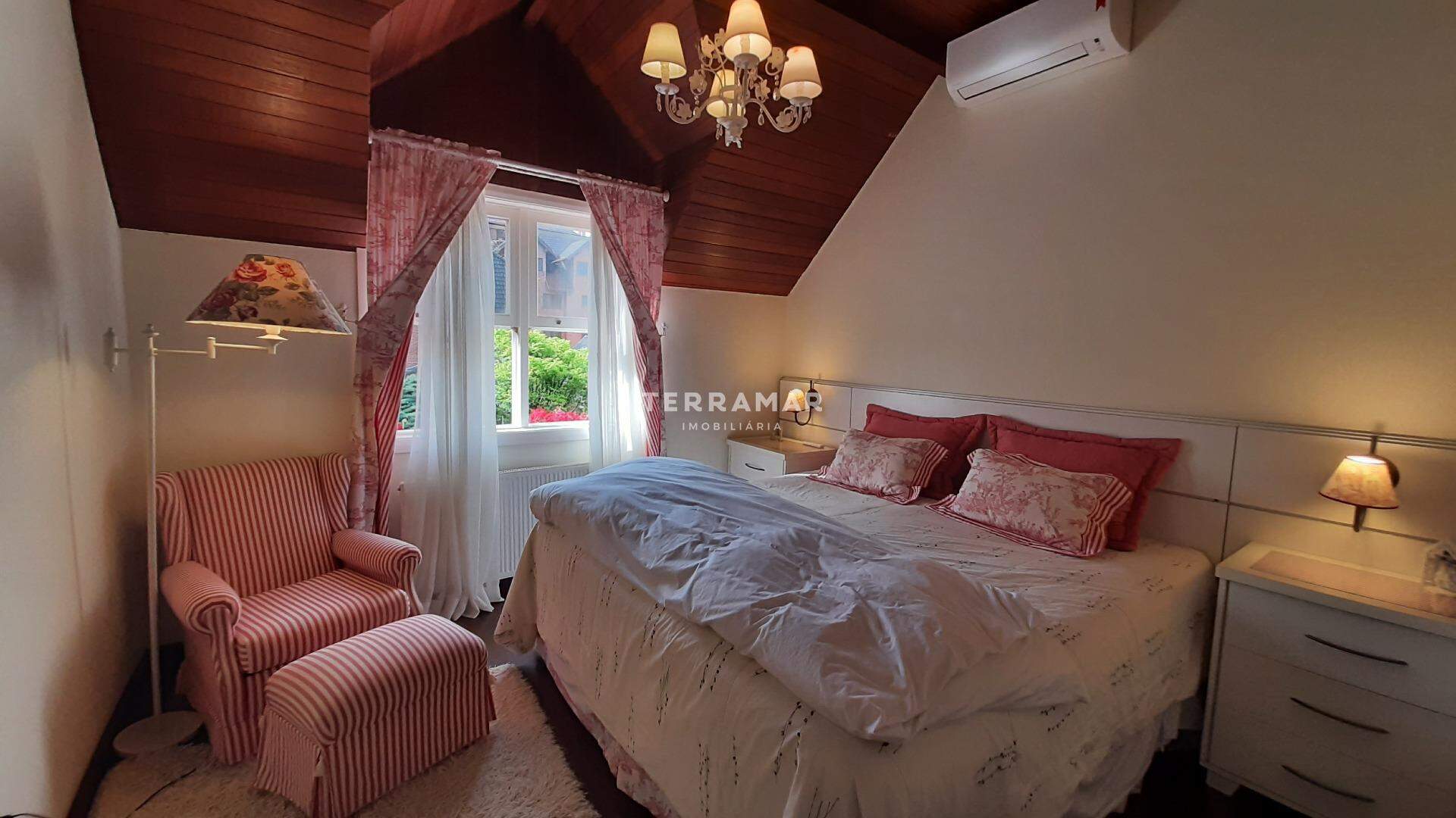 Casa em condomínio à venda no Centro: 