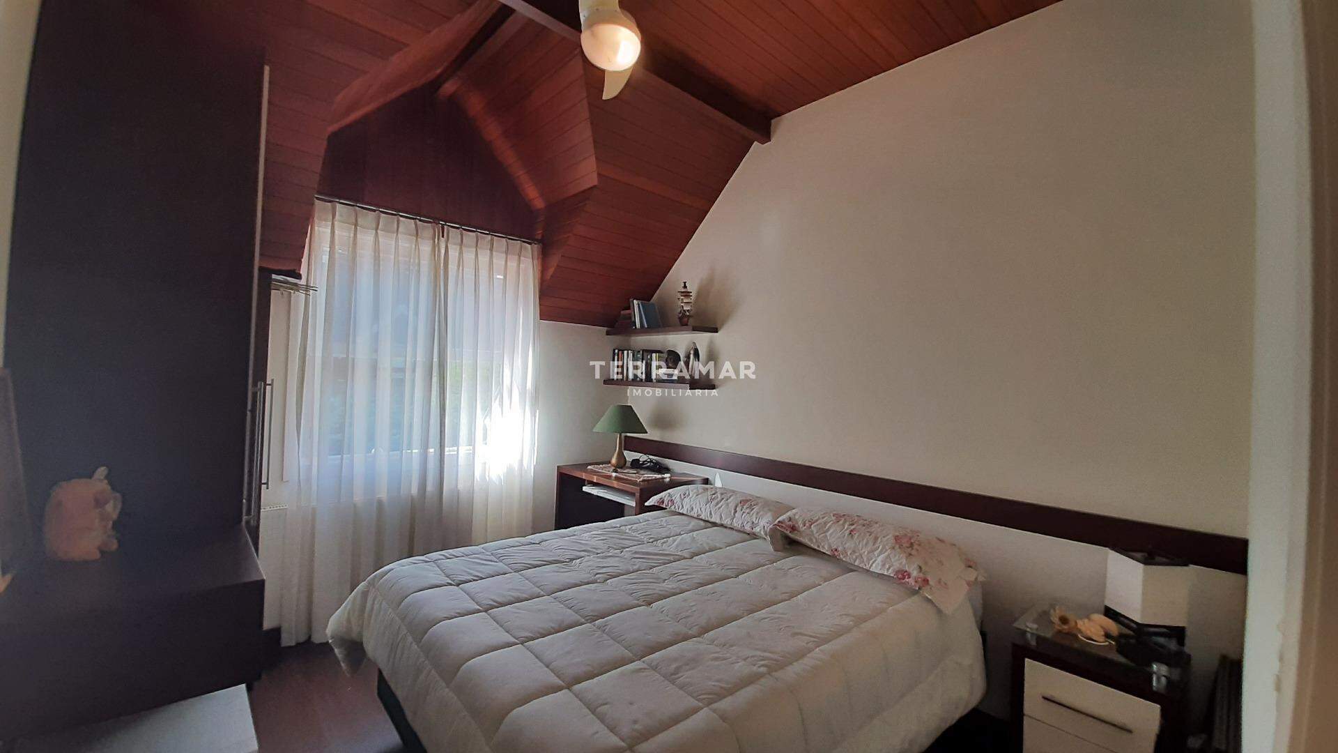 Casa em condomínio à venda no Centro: 