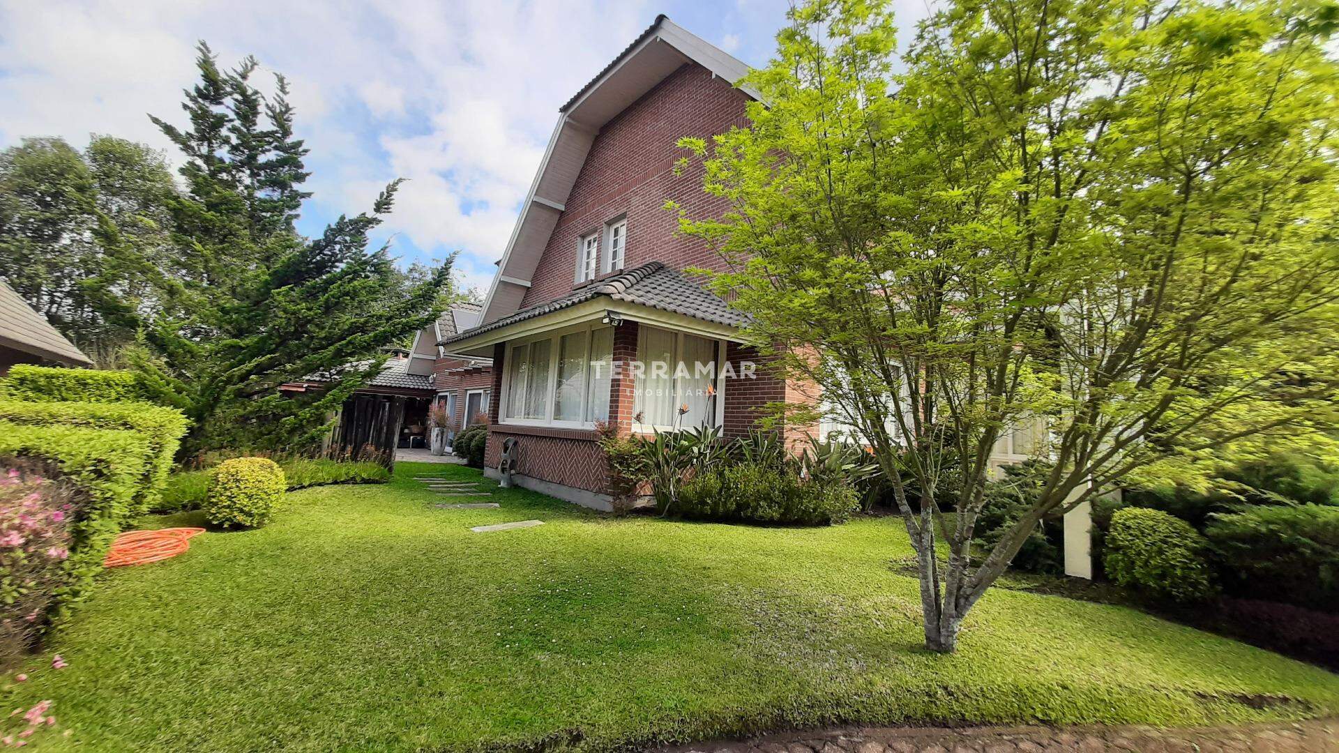 Casa em condomínio à venda no Centro: 