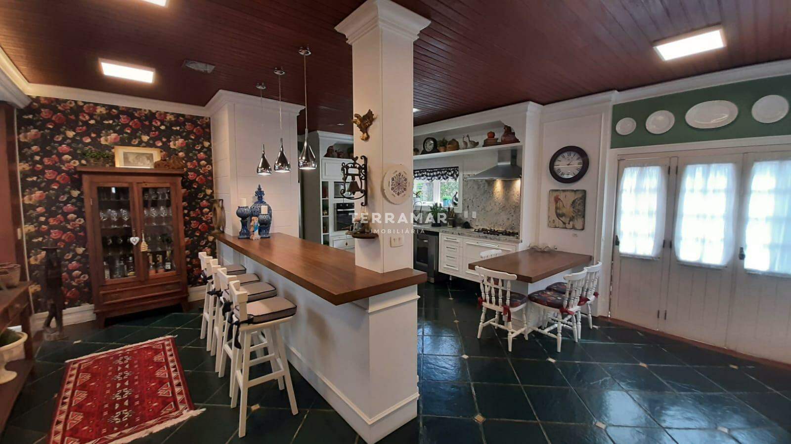 Casa em condomínio à venda no Centro: 