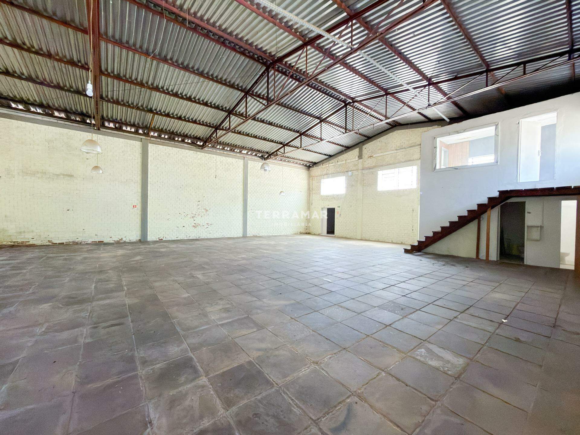 Pavilhão à venda no Rio Branco: 