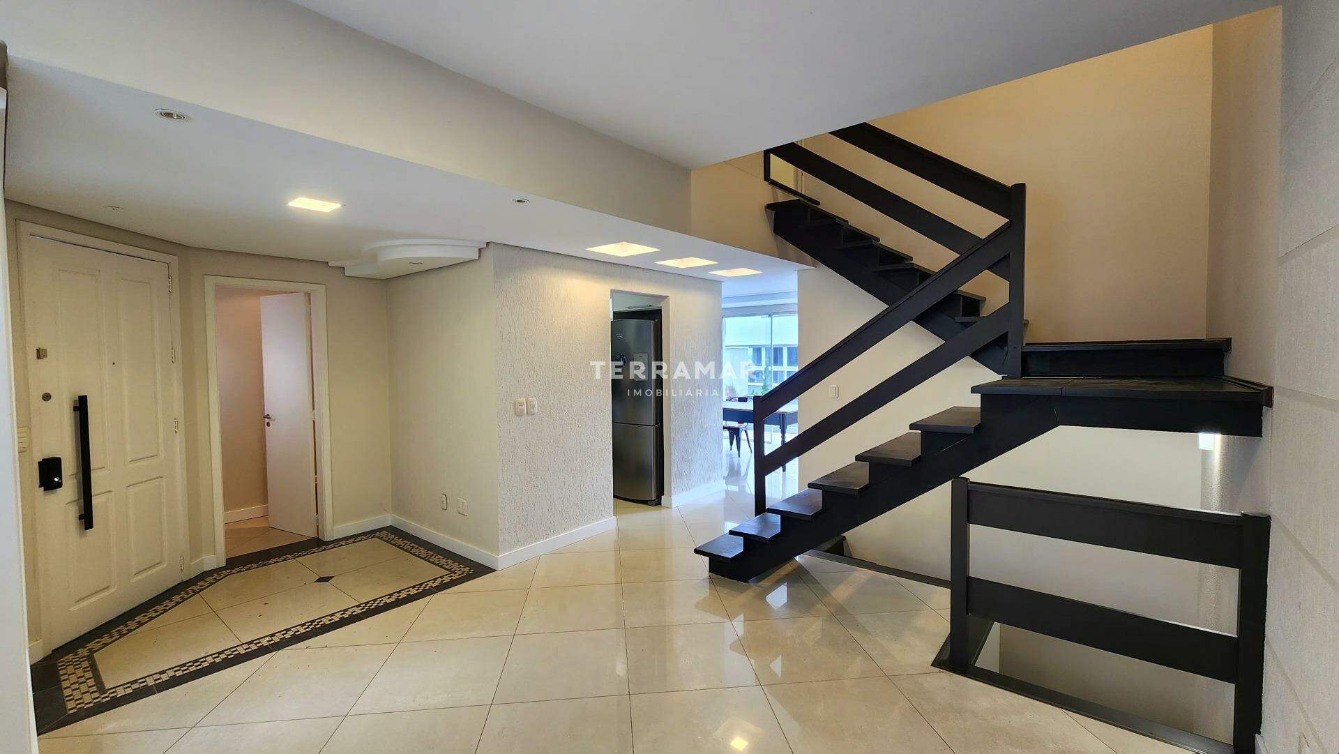 Casa em condomínio para aluguel no Centro: 