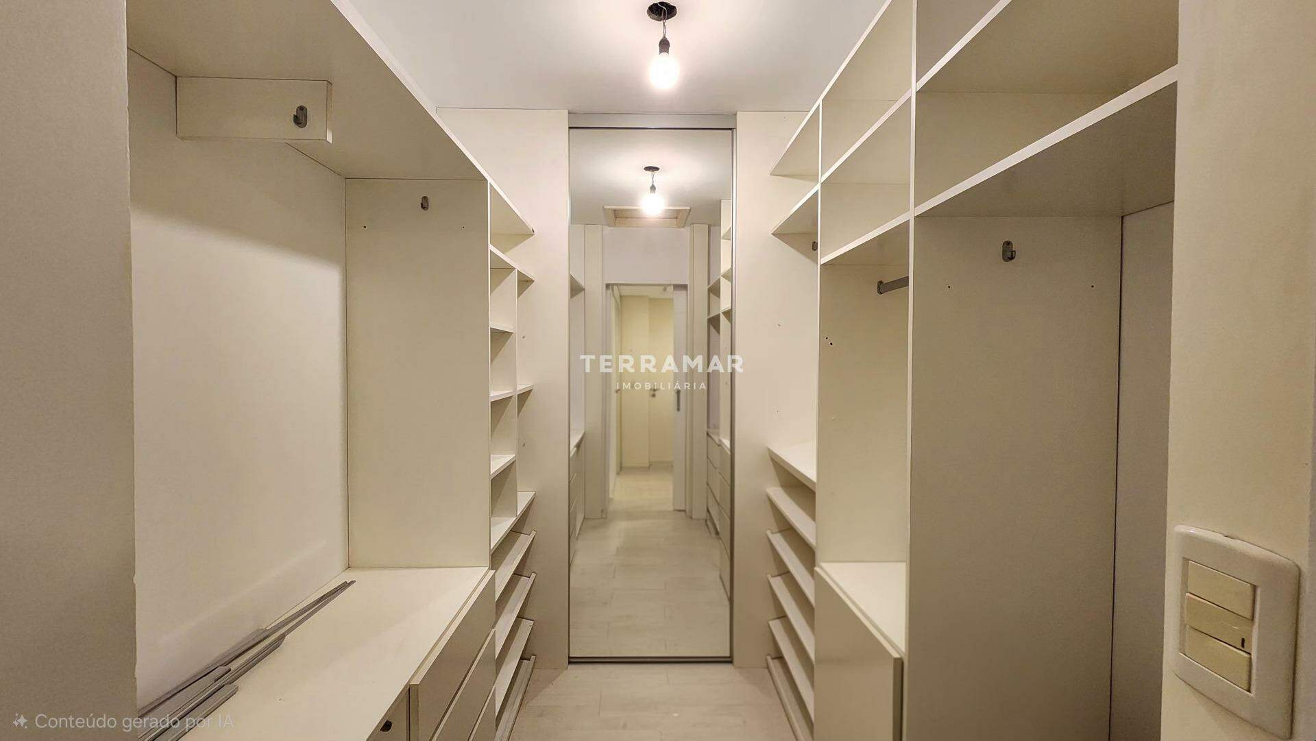 Casa em condomínio para aluguel no Centro: 