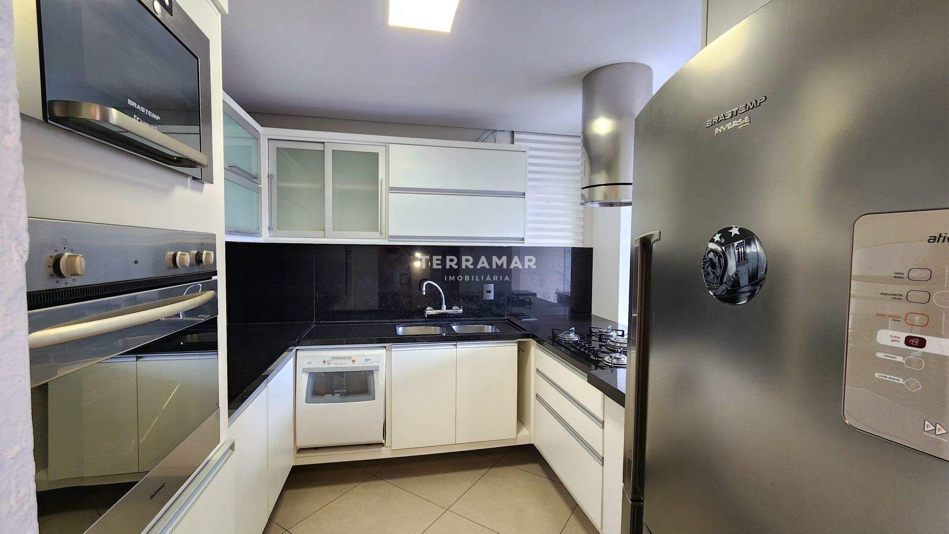 Casa em condomínio para aluguel no Centro: 