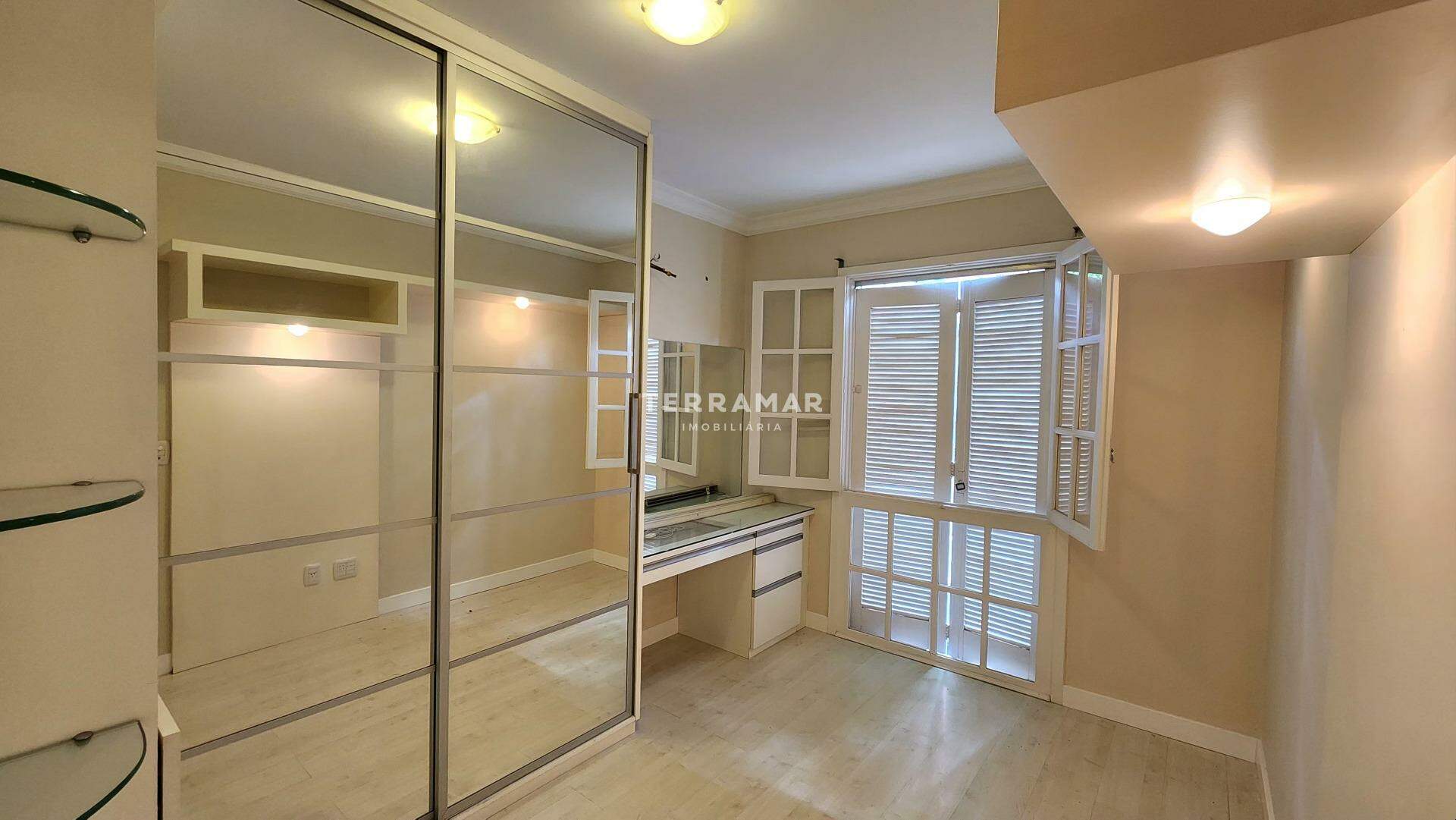 Casa em condomínio para aluguel no Centro: 