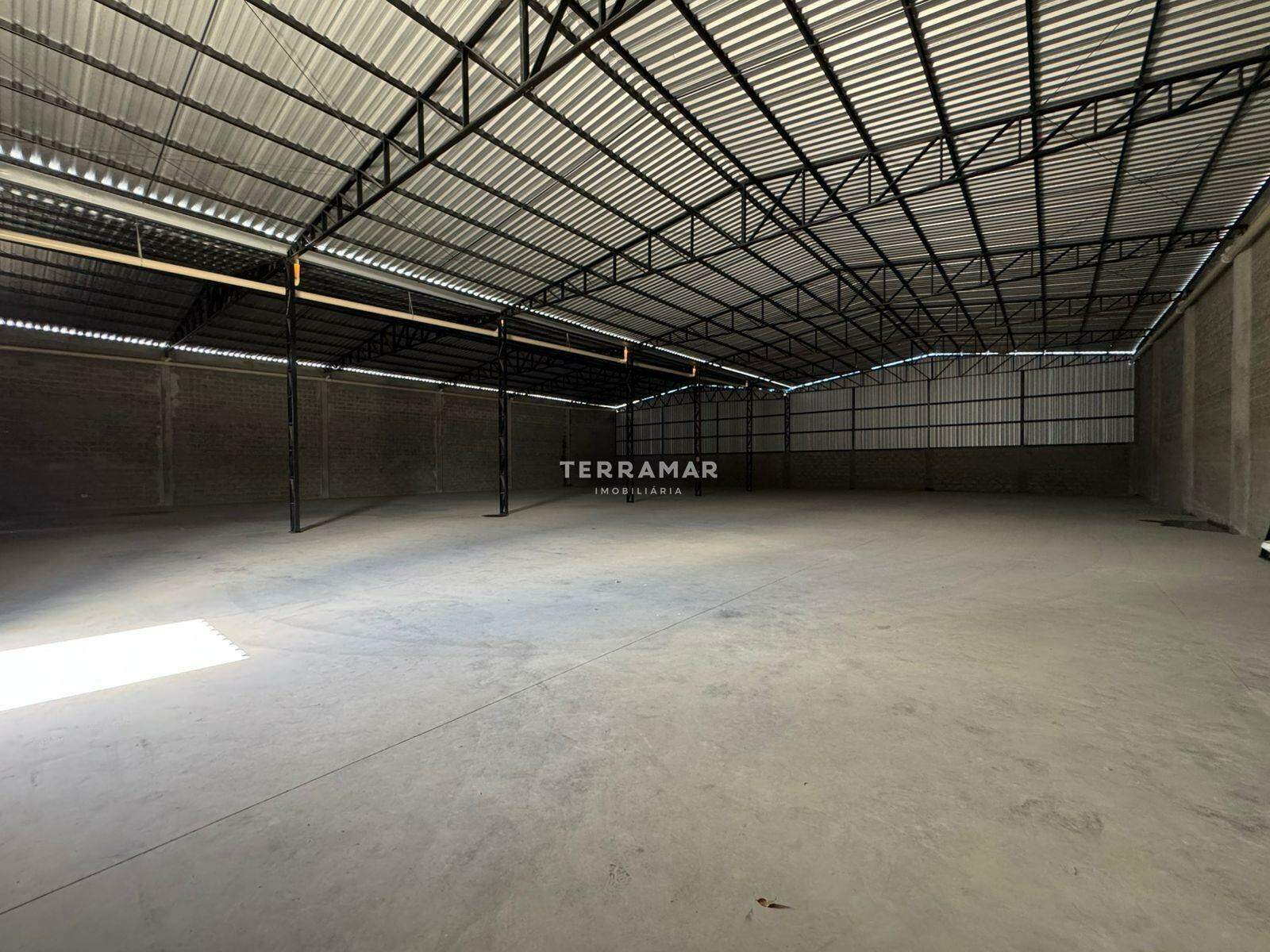 Pavilhão à venda no Operário: 