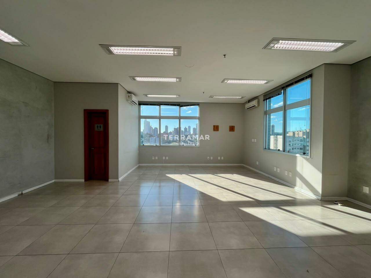 Sala comercial para aluguel no Jardim Mauá: 