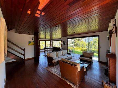 Casa em Condomínio à venda no Comary: 
