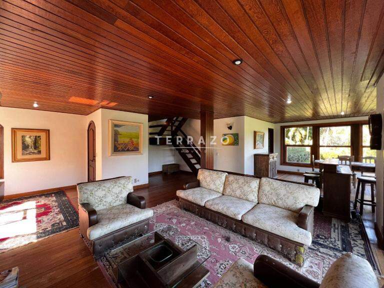 Casa em Condomínio à venda no Comary: 