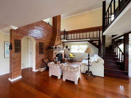 Casa em Condomínio à venda no Comary: 