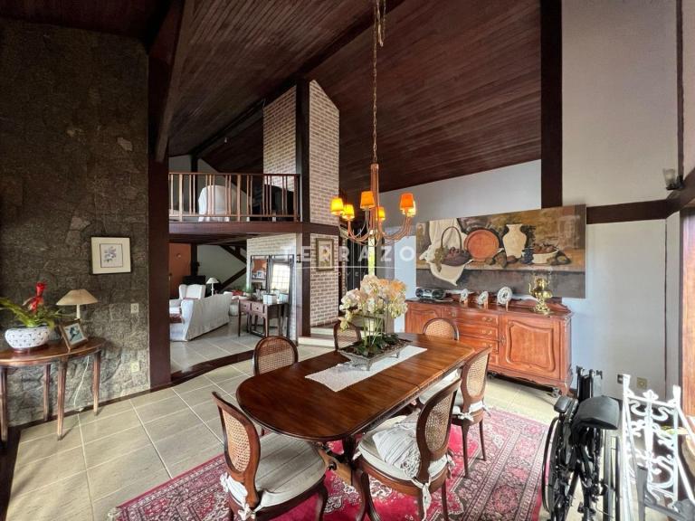 Casa à venda no Itaipava: 