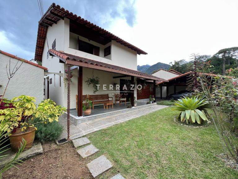 Casa à venda no Comary: 