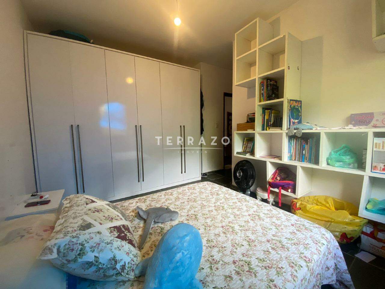 Casa em Condomínio à venda no Caneca Fina: 