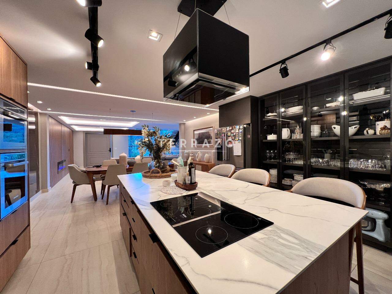 Casa em Condomínio à venda no Comary: 