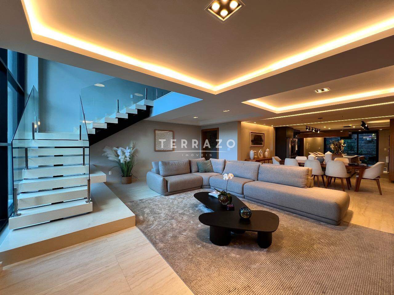 Casa em Condomínio à venda no Comary: 