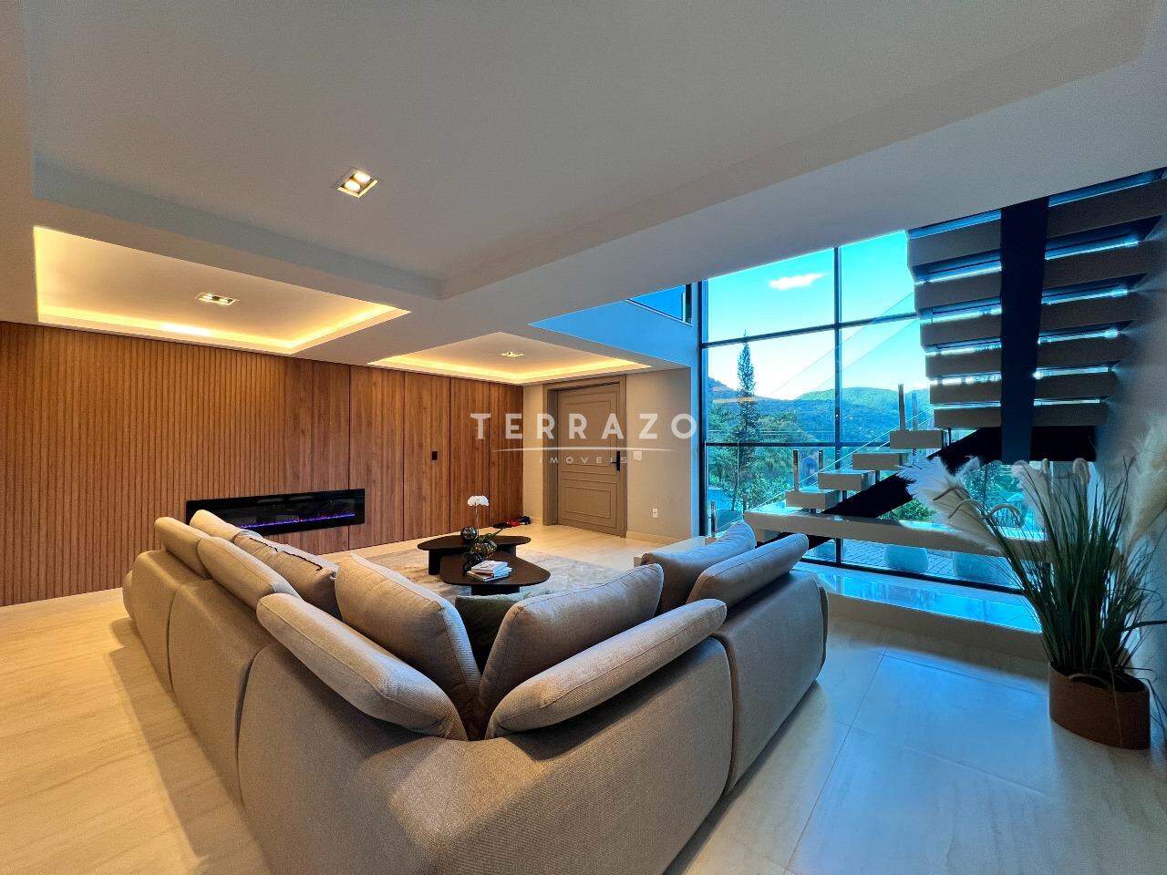 Casa em Condomínio à venda no Comary: 