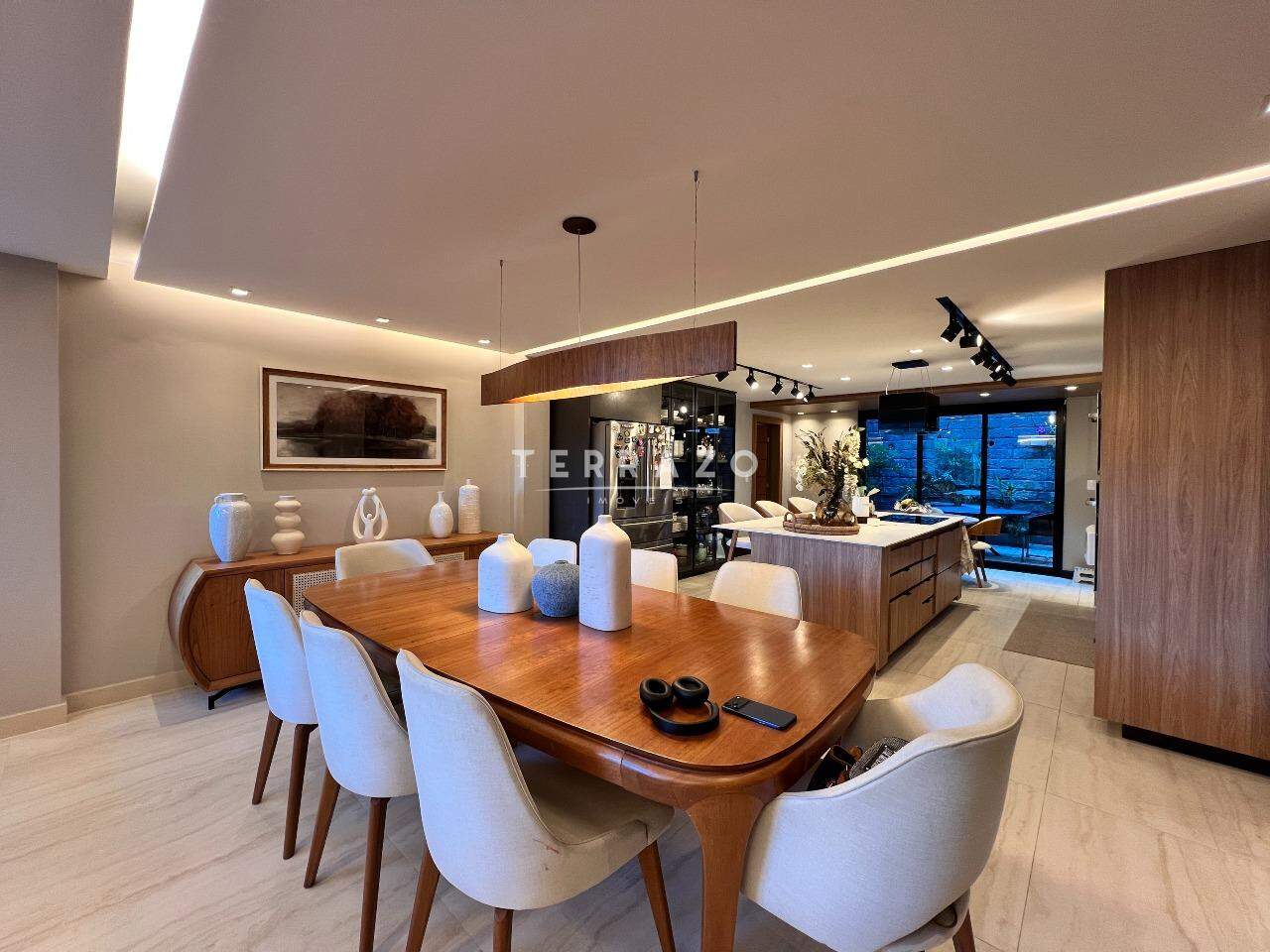 Casa em Condomínio à venda no Comary: 