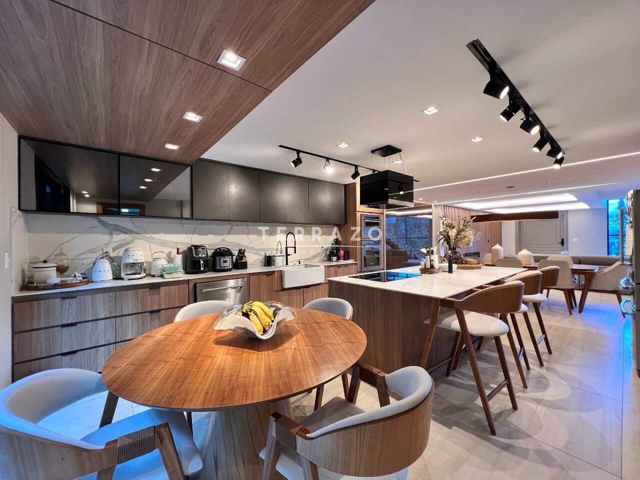 Casa em Condomínio à venda no Comary: 