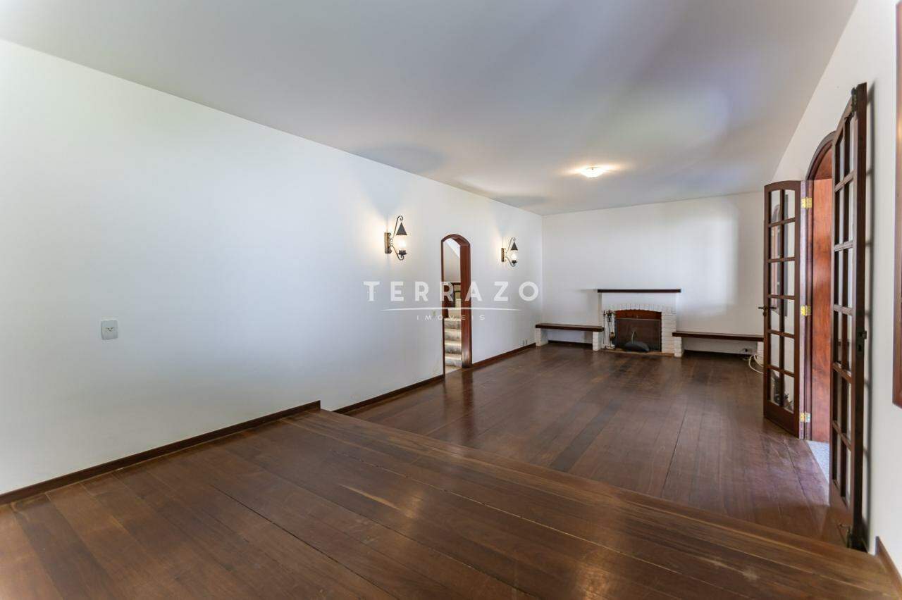Casa em Condomínio à venda no Comary: 