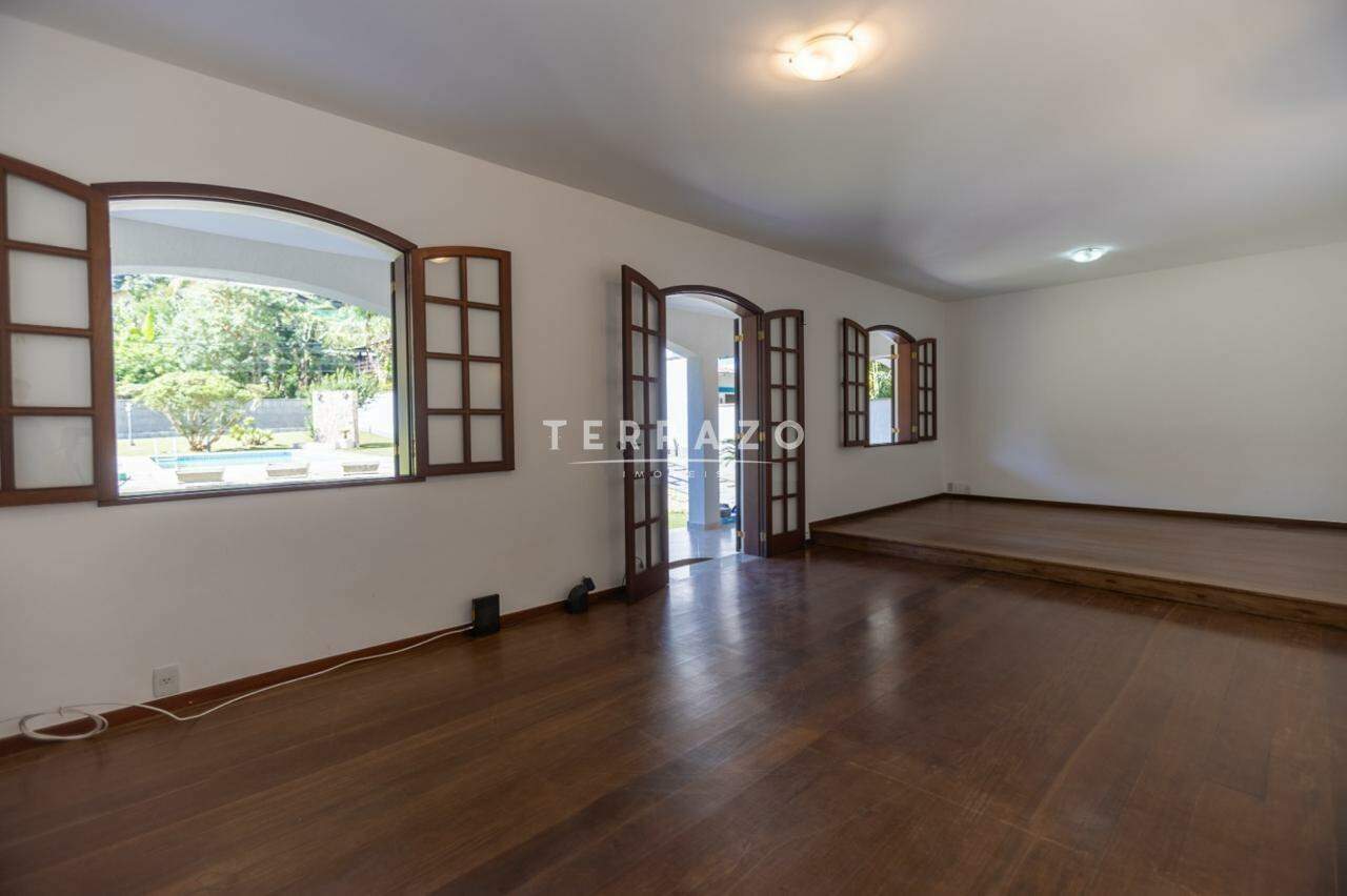Casa em Condomínio à venda no Comary: 