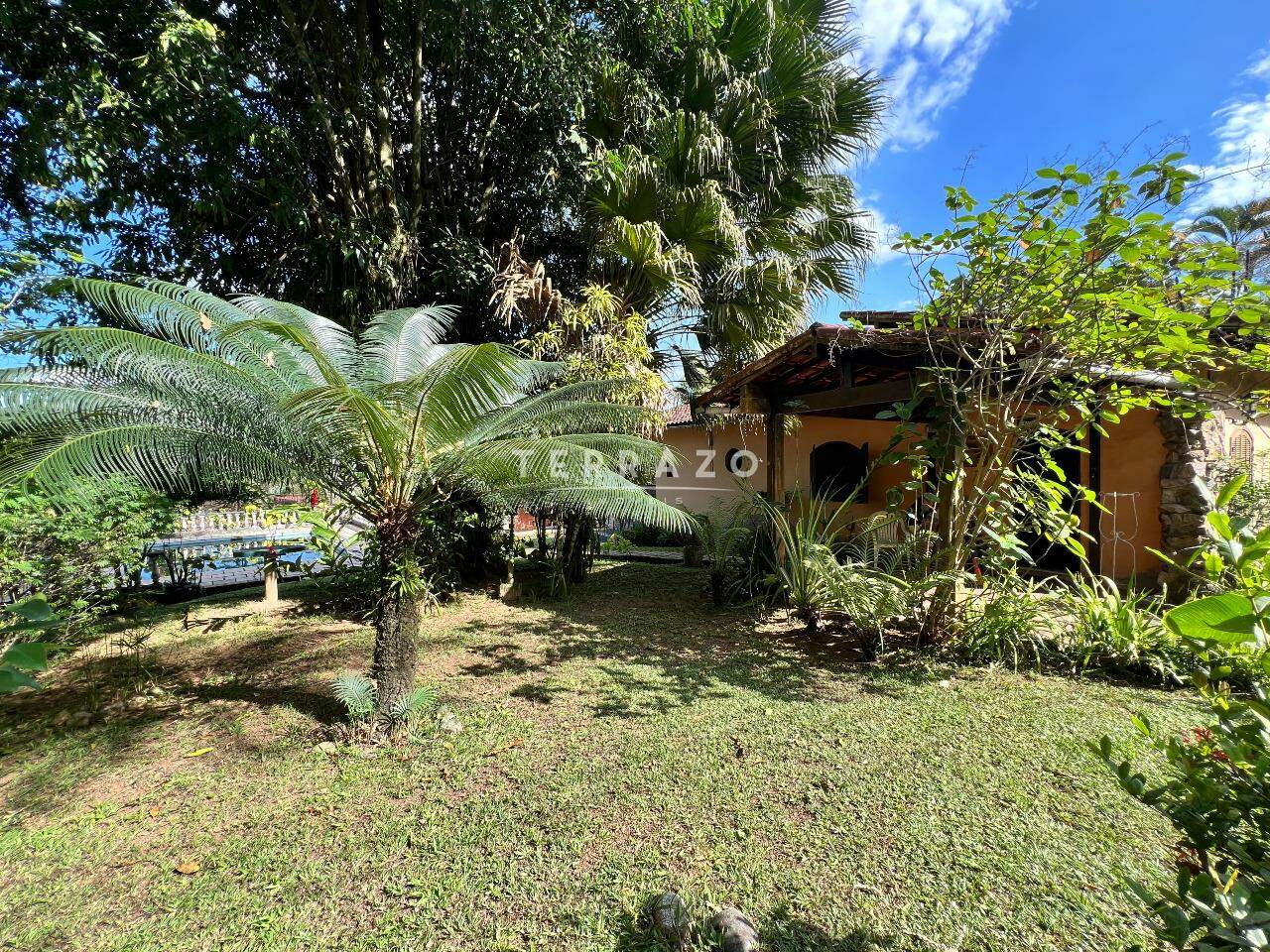 Casa em Condomínio à venda no Corujas: 