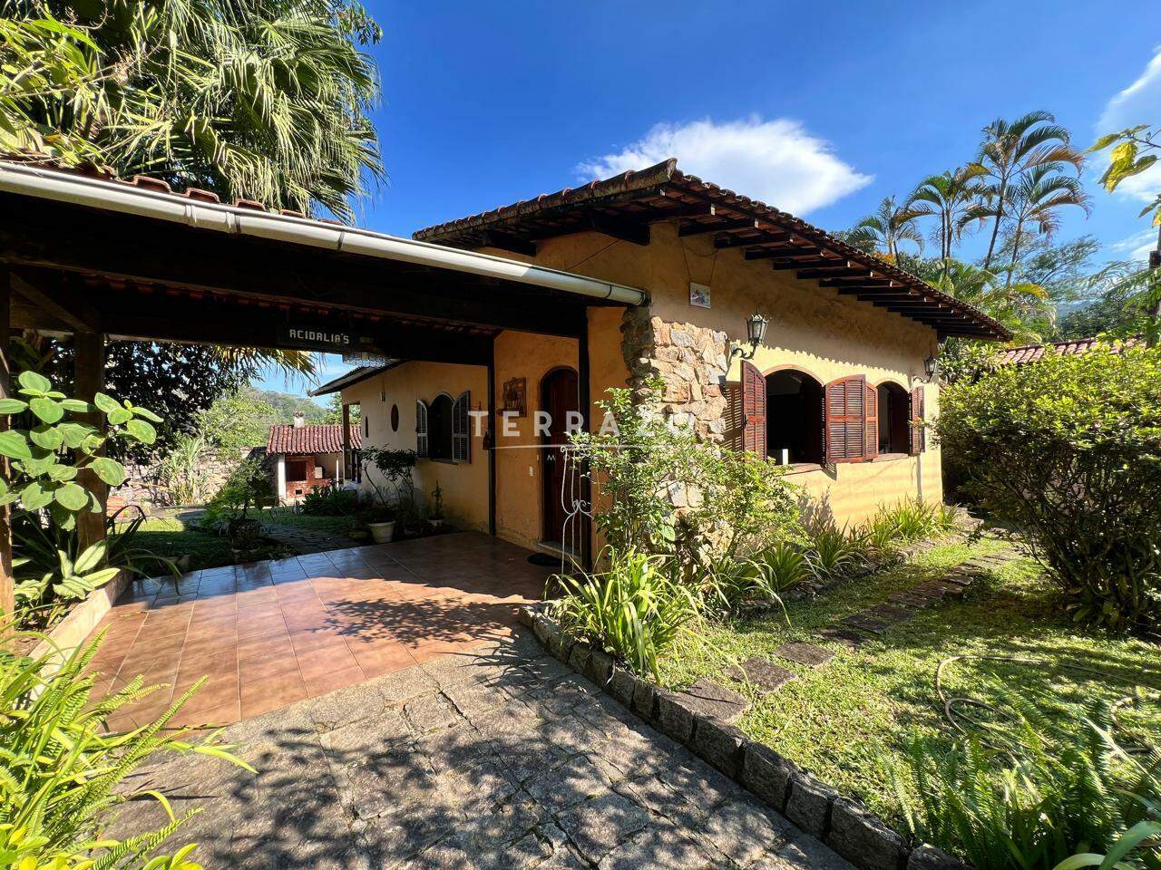 Casa em Condomínio à venda no Corujas: 