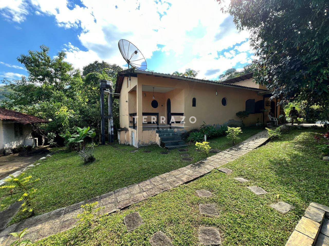 Casa em Condomínio à venda no Corujas: 