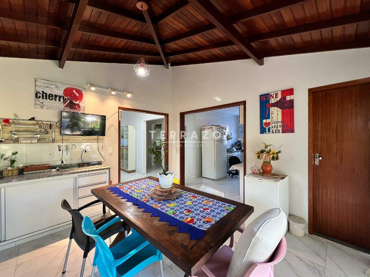 Casa em Condomínio à venda no Caneca Fina: 