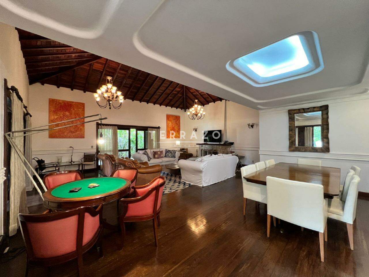 Casa em Condomínio à venda no Comary: 
