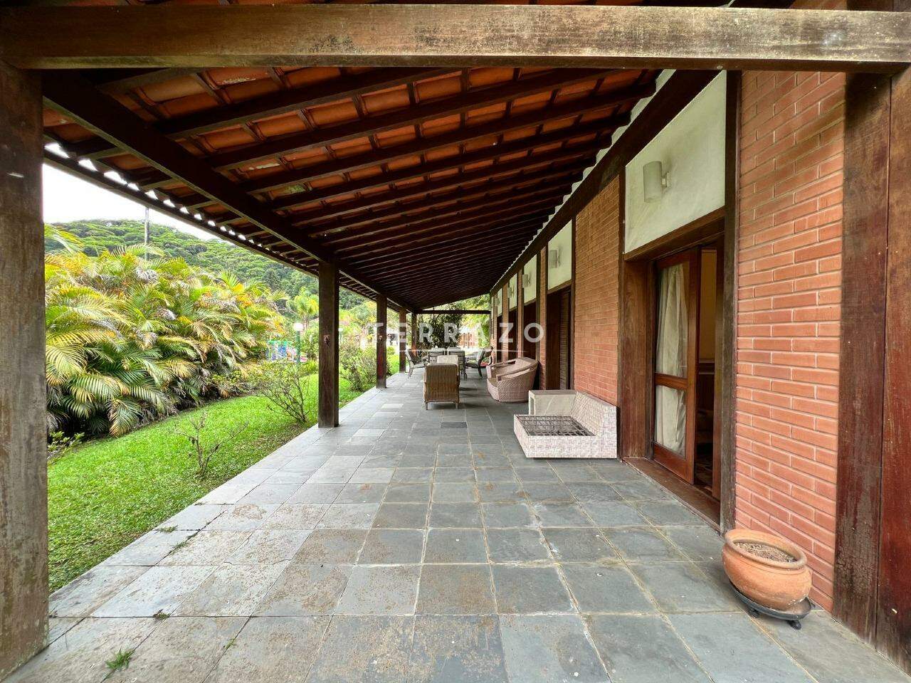 Casa em Condomínio à venda no Comary: 