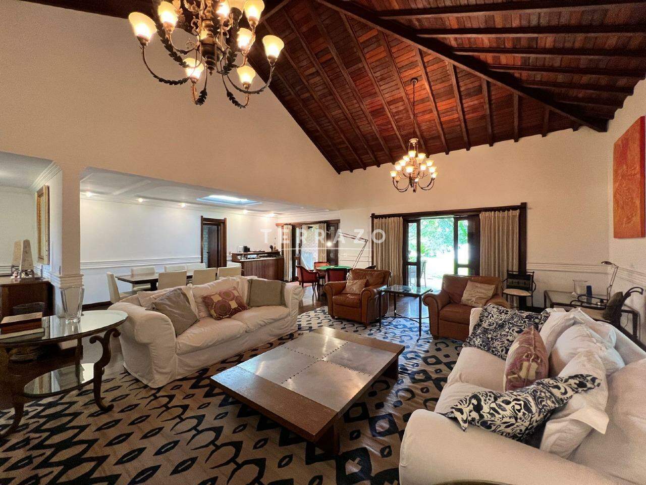 Casa em Condomínio à venda no Comary: 