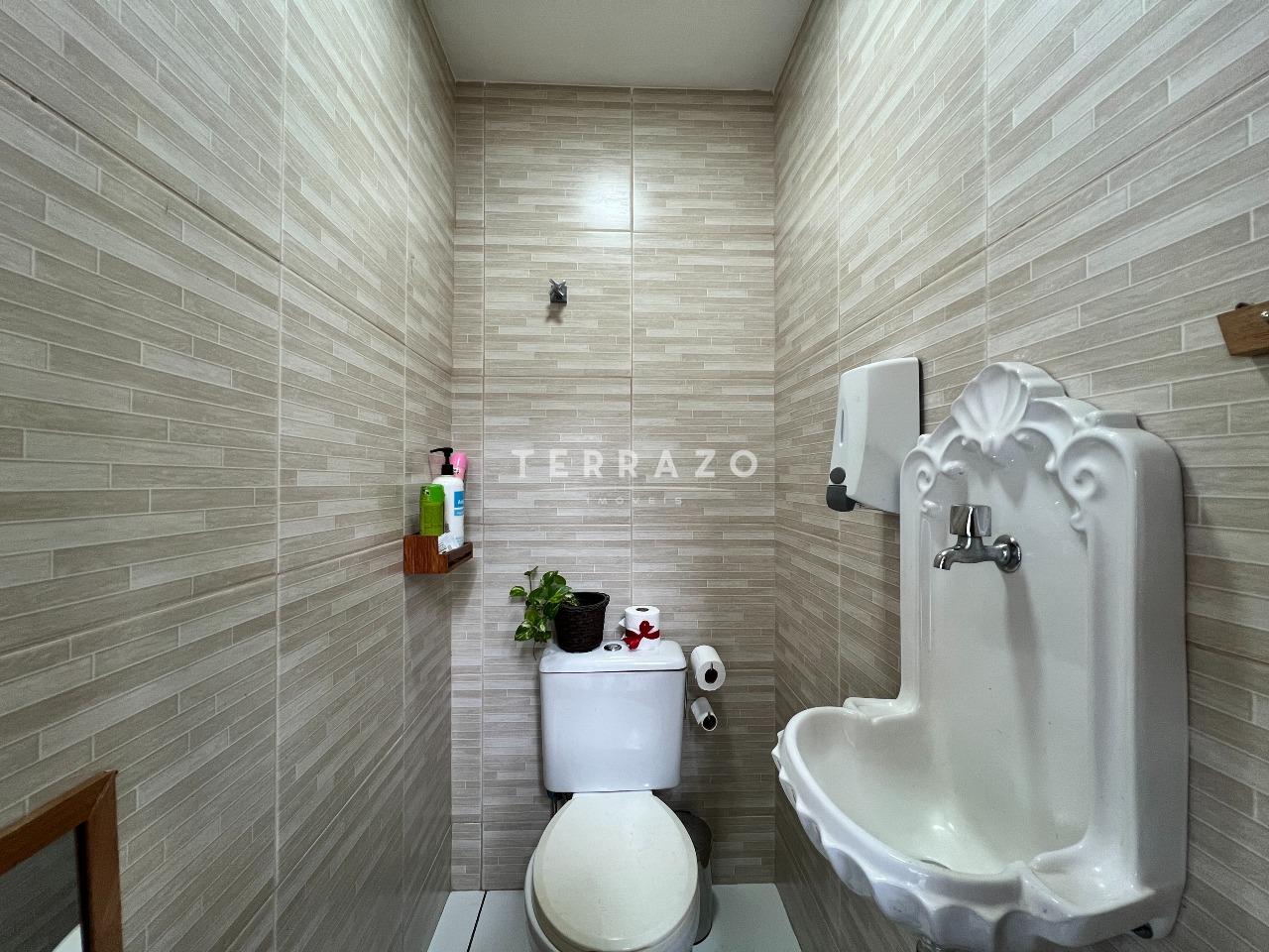 Casa em Condomínio à venda no Caneca Fina: 