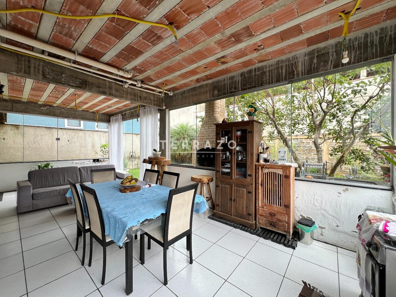 Casa em Condomínio à venda no Caneca Fina: 