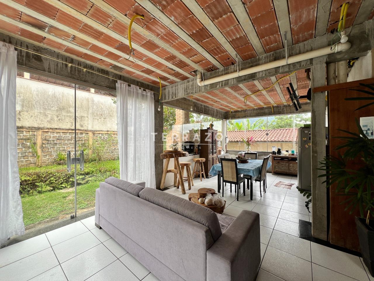 Casa em Condomínio à venda no Caneca Fina: 