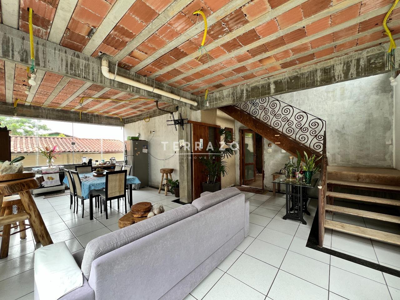 Casa em Condomínio à venda no Caneca Fina: 