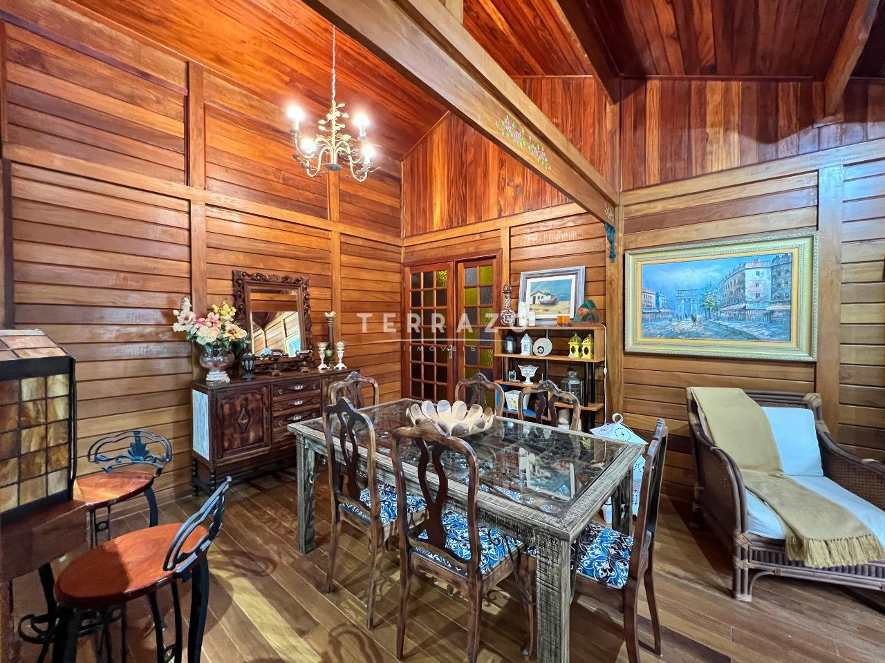 Casa em Condomínio à venda no Caneca Fina: 