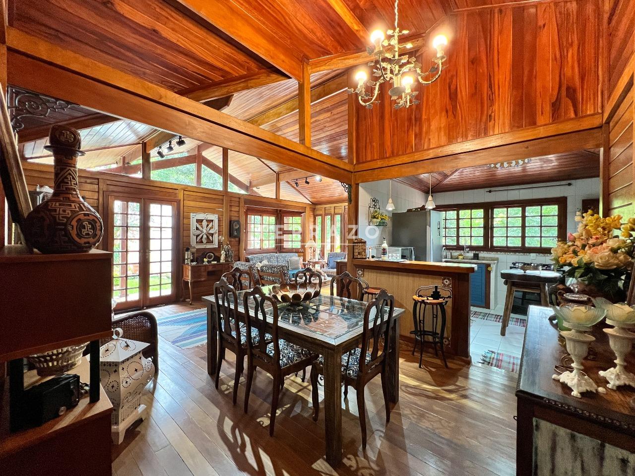 Casa em Condomínio à venda no Caneca Fina: 