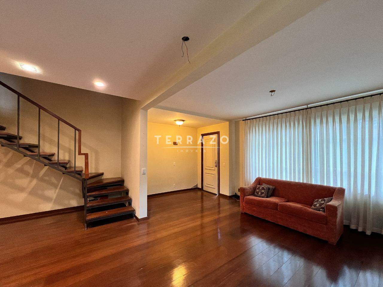 Casa em Condomínio à venda no Agriões: 