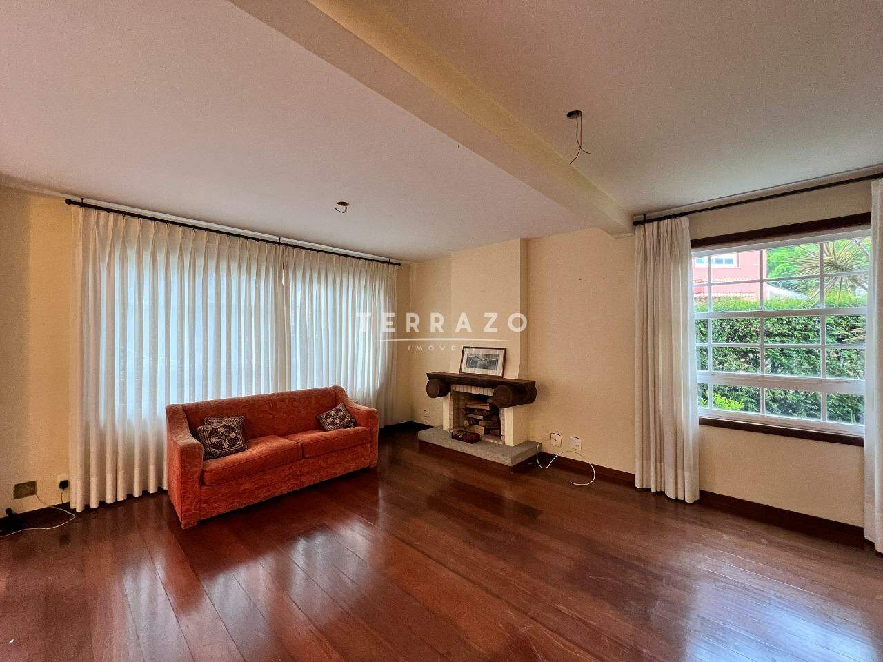 Casa em Condomínio à venda no Agriões: 