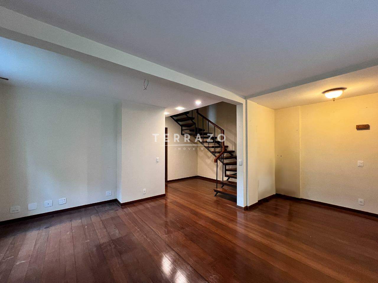 Casa em Condomínio à venda no Agriões: 