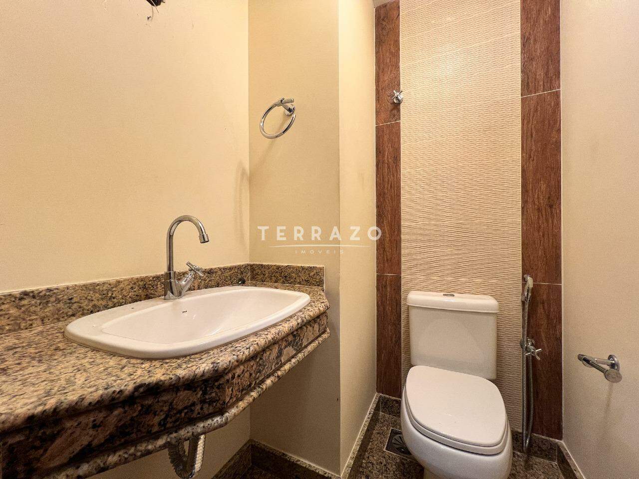 Casa em Condomínio à venda no Agriões: 