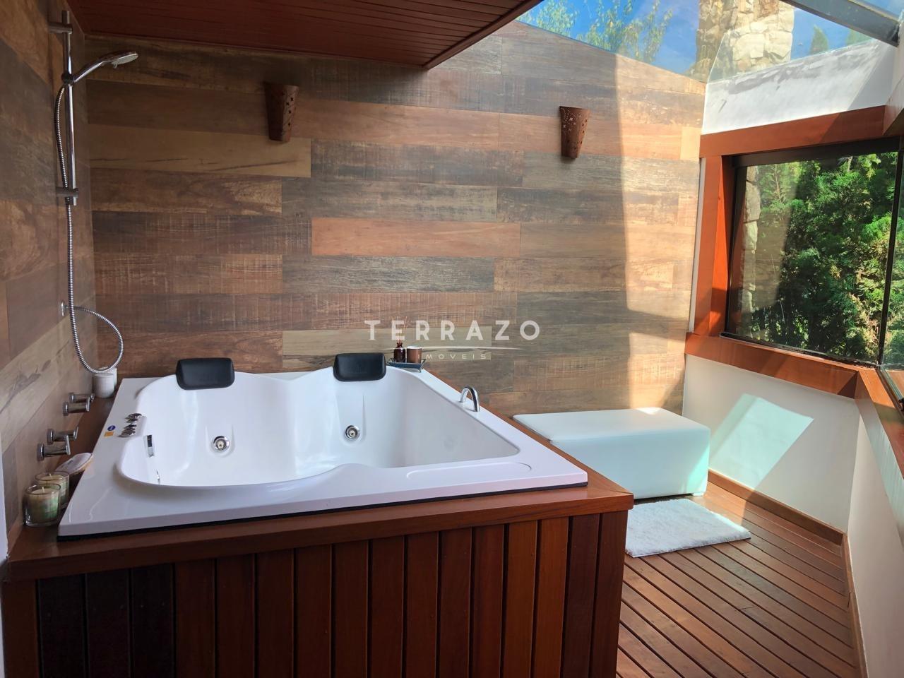 Casa em Condomínio à venda no Itaipava: 