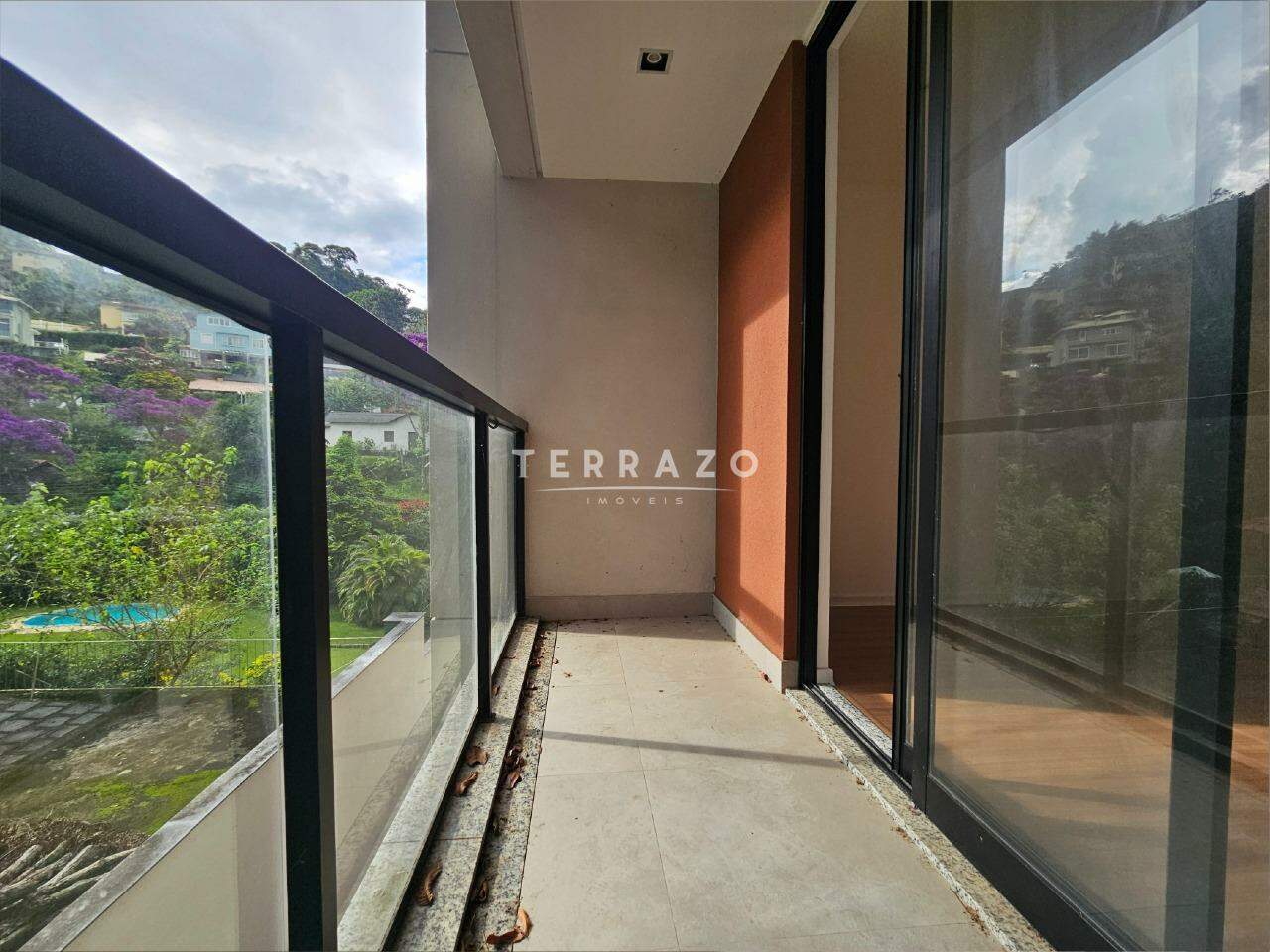 Apartamento para aluguel no Agriões: 