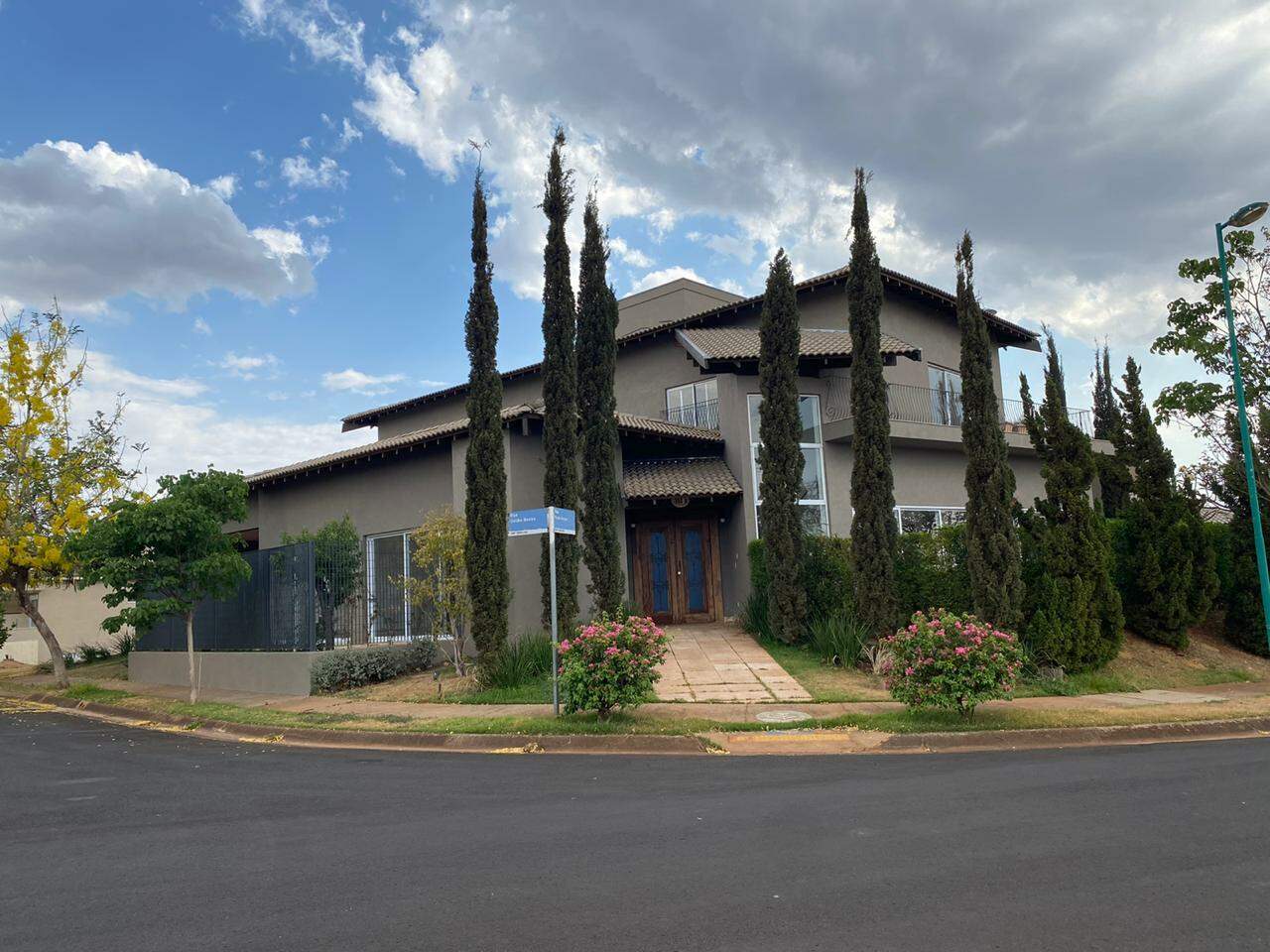 Casa de Condomínio com 5 quartos à venda, 426m² — foto 1 de 11