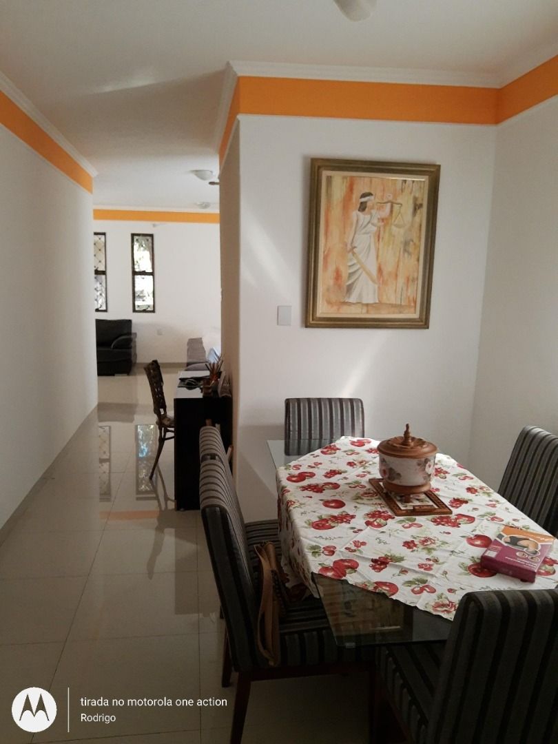 Casa com 3 quartos à venda, 240m² — foto 3 de 19