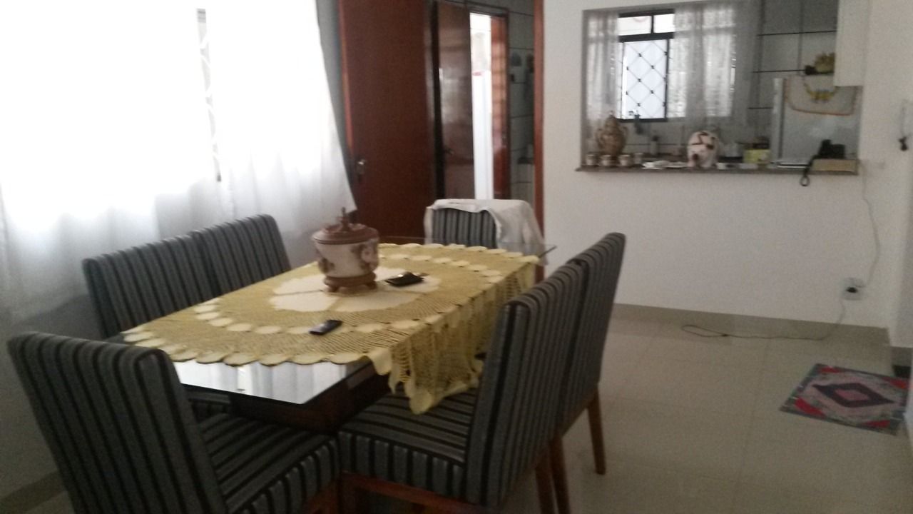Casa com 3 quartos à venda, 240m² — foto 9 de 19