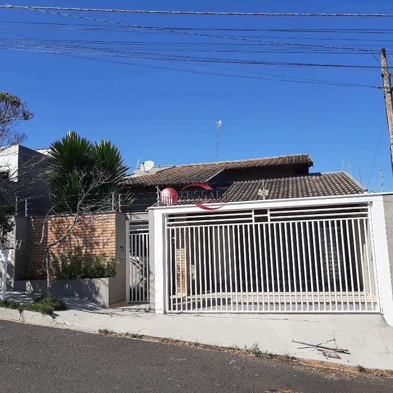Casa com 3 quartos à venda, 170m² — foto 2 de 18